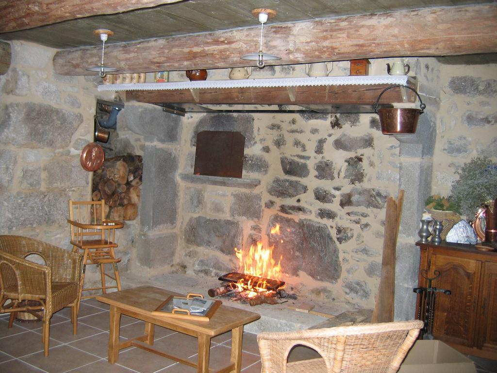 La Ferme Des Genets Medeyrolles Bagian luar foto