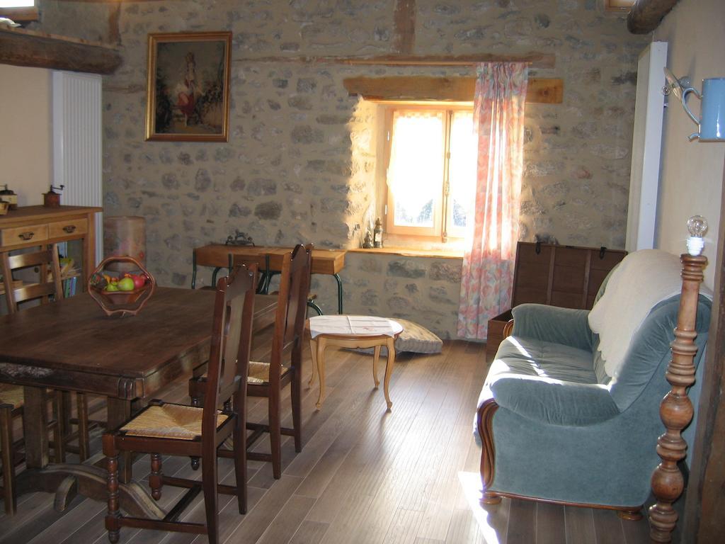 La Ferme Des Genets Medeyrolles Bagian luar foto